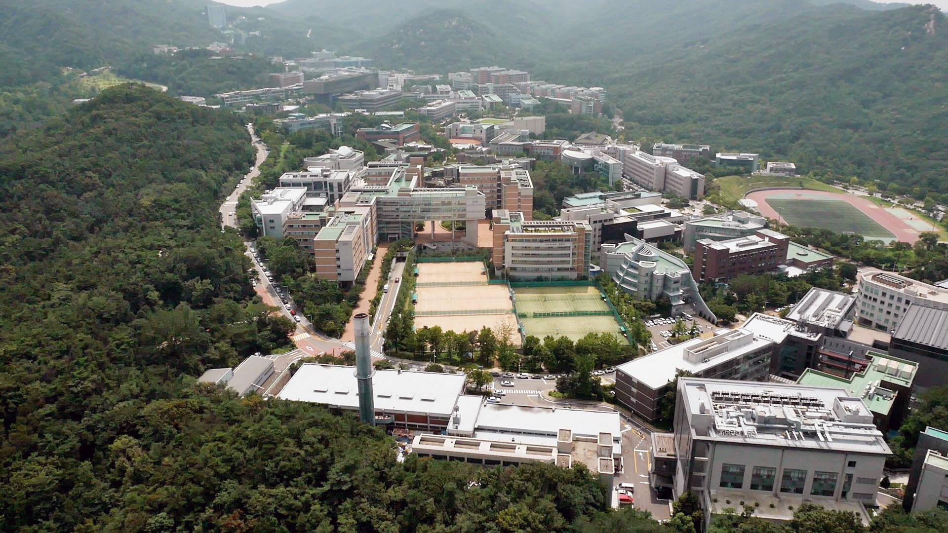 Университеты в корее сеул. Южная Корея Сеульский национальный университет. Snu университет в Сеуле. Суельский национальный унивр. Университеты Кореи в Сеуле.